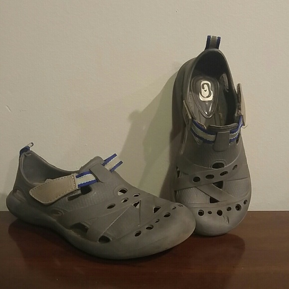 children's place crocs